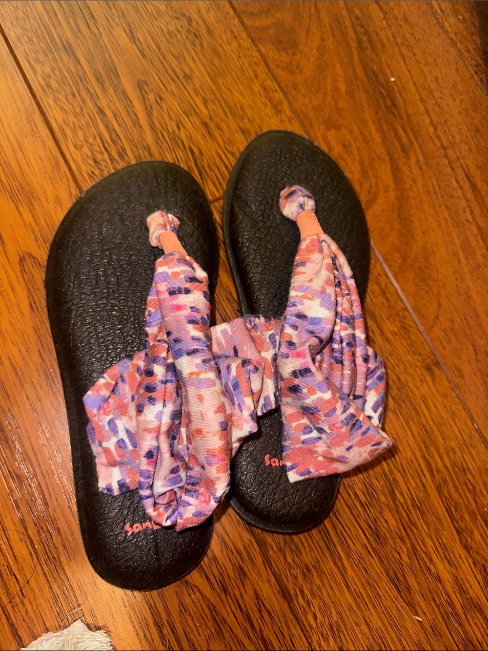 Sanuk Women’s Pink & Purple Patterned Fabric Sling Sandals